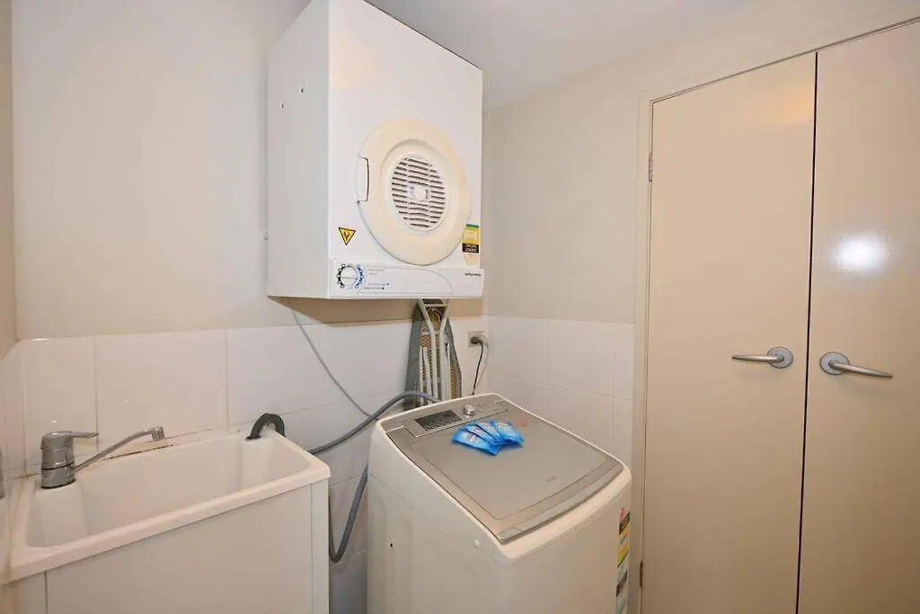 Oceanview Located In The Heart Of Surfers - Self Contained, Privately Managed Apartments Gold Coast 0*,