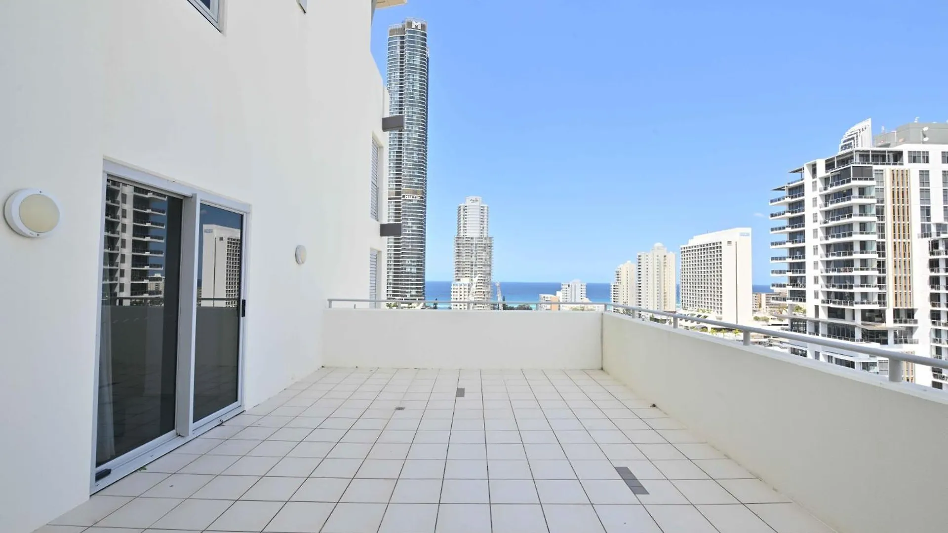 Oceanview Located In The Heart Of Surfers - Self Contained, Privately Managed Apartments Gold Coast